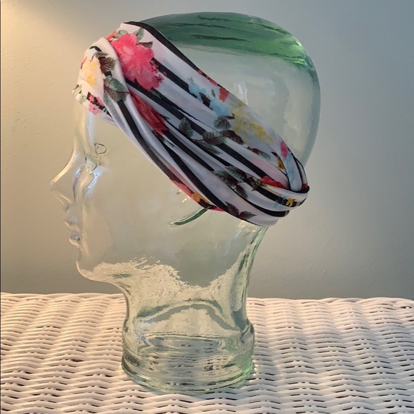 Flowered Child’s Turban Twist Headband 🌹 🌺 - Picture 2 of 3